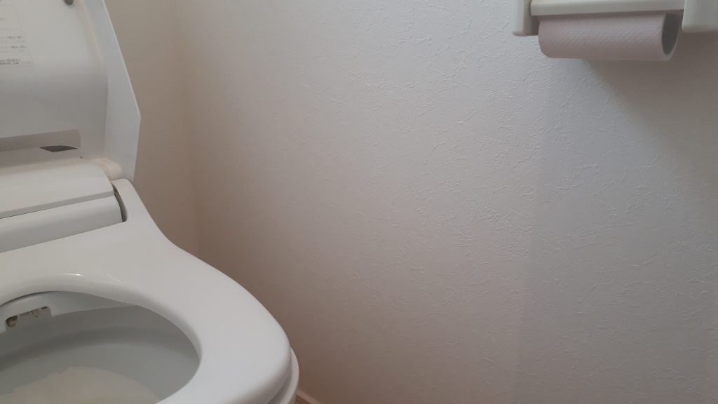 トイレが臭い原因と対策 見落としがちなトイレの壁紙の臭いと汚れの